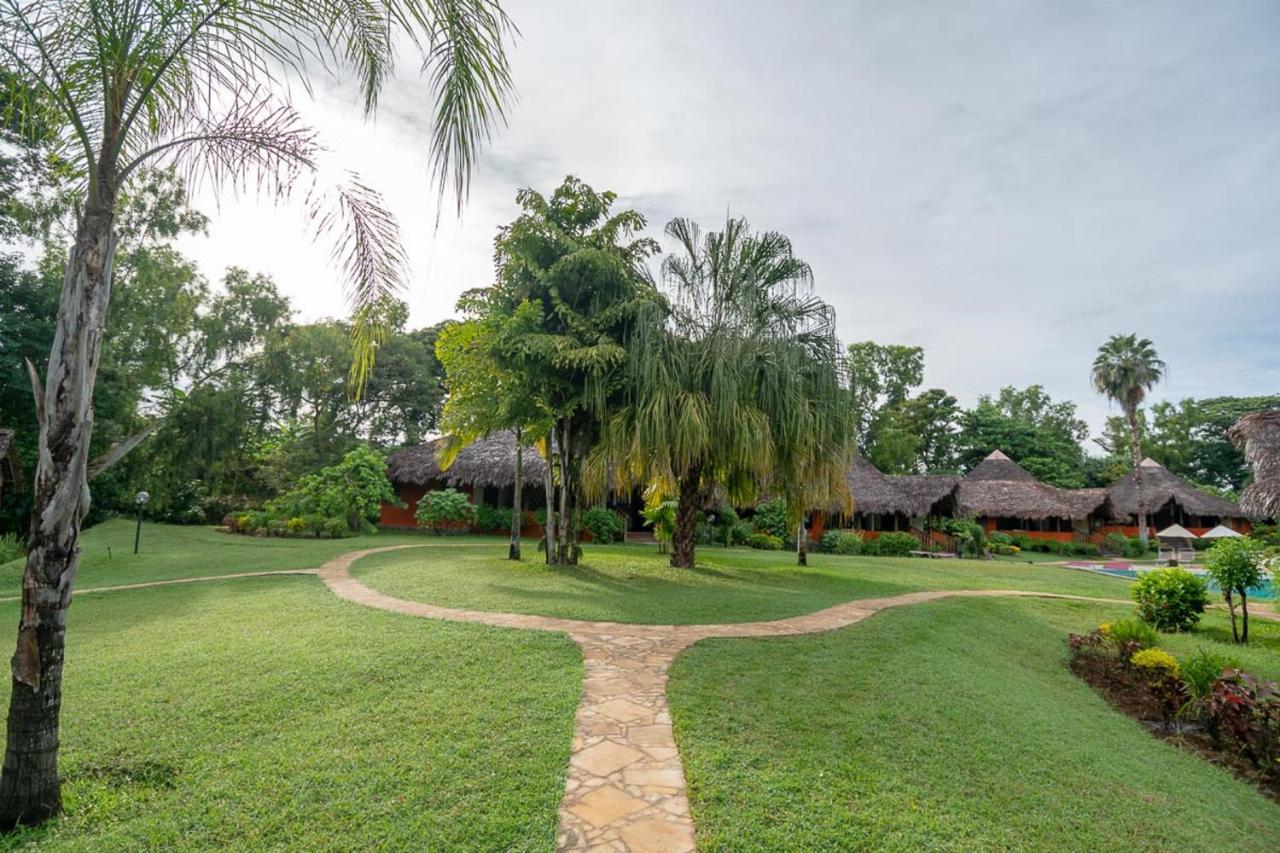Loharano Lodge Nosy-Be Extérieur photo